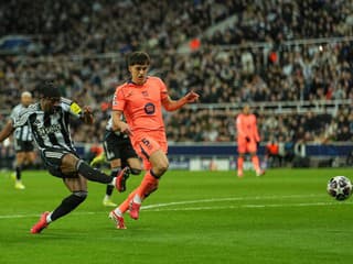 Poriadna dráma v Newcastli: Góly padali v záverečných minútach, odveta bude otvorená