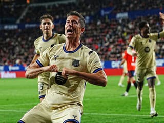 Prestupová bomba futbalového leta: Legendárny strelec Lewandowski prestúpil za oceán