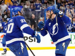 VIDEO NHL spoznala posledných postupujúcich: Černák sa na play-off naladil gólom, bodoval aj Dvorský