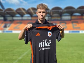 Má slávne futbalové priezvisko: Mladý talent podpísal s Ružomberkom profesionálnu zmluvu