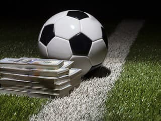 Česko sa raduje z priaznivých hospodárskych výsledkov: Futbalové kluby dostanú viac peňazí