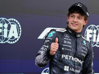 Antonelli využil problémy Russella a má pole position! Progres McLarenu a mizéria Verstappena