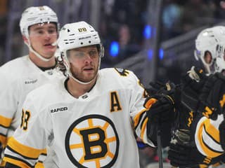 VIDEO Brutálny debakel od Bostonu! Šesť bodov Davida Pastrňáka a gólová explózia Rusa