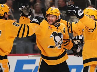 VIDEO Veteráni sa nevzdávajú: Pittsburgh opäť odmietol koniec sezóny, rozhodol kuriózny gól