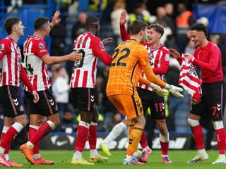 Nováčik Premier League dobyl Stamford Bridge a stúpa nahor, Liverpool opäť zarmútil fanúšikov