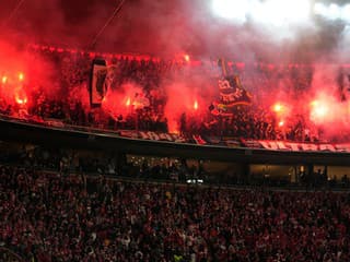 VIDEO Potýčky v centre Budapešti: Fanúšikovia Arsenalu a PSG sa pobili pred finále Ligy majstrov