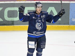 Fanúšikovia Popradu sa dočkali a oslavujú: Najväčšia hviezda kamzíkov zostáva pod Tatrami