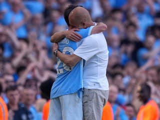 Guardiola sa rozlúčil prehrou, hviezda United s novým rekordom a záchrana Tottenhamu