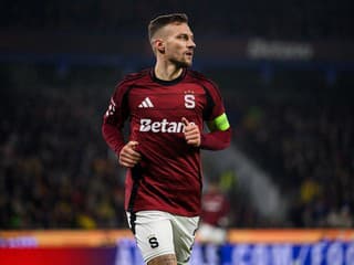 Kapitán v plnej paráde: Lukáš Haraslín režíroval demoláciu Ostravy, v bráne žiaril krajan Surovčík