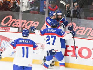 Hokejové zemetrasenie v Trenčíne! Slovenskí mladíci šokovali svet a zrazili Kanadu na kolená