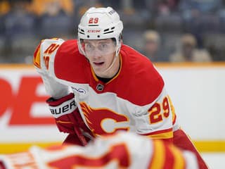 Akoby nemali dosť problémov: Samuel Honzek bude Calgary chýbať dlhší čas