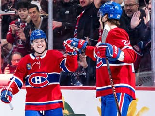 VIDEO Slafkovský bodoval, ale nezabránil prehre, Regenda a Pospíšil opäť nehrali, Černák sa vrátil