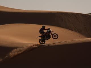 VIDEO Divákom tuhla na Dakare krv v žilách: Pretekára po hrozivej nehode odviezol vrtuľník