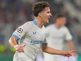 Životná sezóna nezostala bez povšimnutia: Arsenal si vyhliadol náhradu za Trossarda