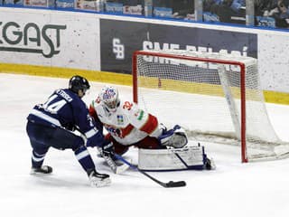 Tvrdá facka na ľade belasého lídra: Slovan deklasoval Liptákov poriadnou gólovou kanonádou