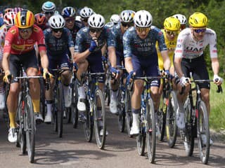 Pogačarov únik tentokrát nebol úspešný: Osem cyklistov útočilo v špurte na etapový triumf