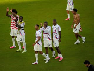 MS VO FUTBALE 2026 Američanov nahnevalo vylúčenie: Počas tohto turnaja bolo veľa podobných zákrokov