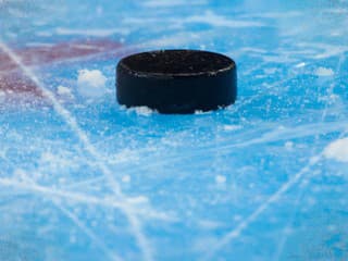 Dostali všetko, na čo si spomenuli, aj pizzu: Vo Švédsku hrali najdlhší zápas v histórii