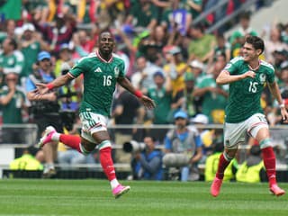 MS VO FUTBALE 2026 Červené peklo na Aztéckom štadióne! Tri vylúčenia a triumf Mexika v úvodnom zápase MS