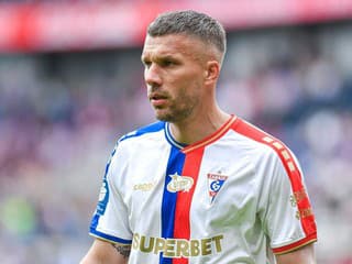 Podolski dokonal odvážne plány: Podaril sa mu veľký krok v klube, ktorý trénuje Michal Gašparík