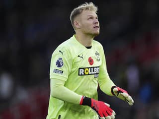 Krutosť futbalu v celej kráse: Ako sa z najlepšieho brankára Premier League stala štvorka v druhej lige