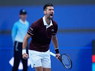 VIDEO Ako za starých čias: Djokovič zvládol 28-úderovú výmenu a zažil víťazný návrat na kurty