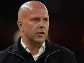 Tlak i nespokojnosť narastajú: Slot minul stovky miliónov, hovorí o úzkom kádri Liverpoolu