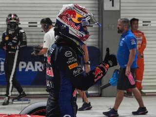 Verstappen pokračuje v suverénnych výkonoch: V prvej kvalifikácii v Singapure nedal súperom šancu