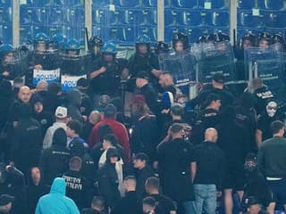 Výtržnosti ultras v Ríme ich vyjdú draho: Belasí fanúšikovia smútia, Slovan spoznal trest od UEFA