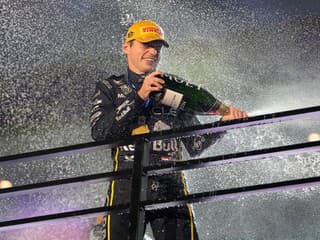 Max Verstappen naďalej živí nádej na piaty titul: Norrisa a Piastriho diskvalifikovali!