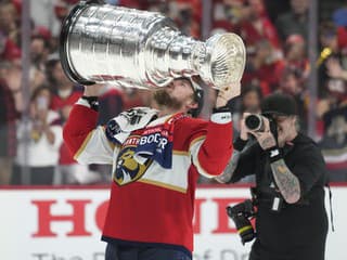 Vyhral Stanley Cup a na Floride končí: Dvojnásobný ruský šampión sa sťahuje do hokejového mesta