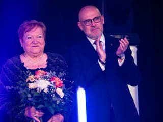 Postavme sa, vzdajme hold a zatlieskajme legende: Všetko najlepšie, rekordérka a šampiónka!
