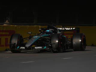 Veľké zaváhanie Antonelliho: V kvalifikácii rozbil svoj Mercedes, Russell deklasoval konkurenciu