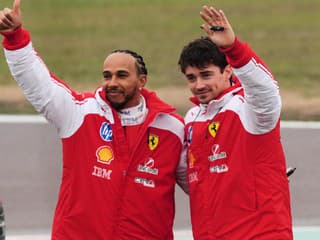 Leclerc dostal po nepresvedčivých výkonoch varovanie: Hamilton sa stáva lídrom Ferrari, musí nájsť odpoveď