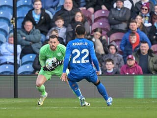 Dúbravka po čistom konte o tom, prečo sa Burnley potáca dole: Snažím sa im v tomto smere pomáhať