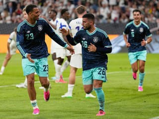 Son potiahol Kóreu za drvivou výhrou, českí a švajčiarski futbalisti víťazne, Nemecko s jasnou výhrou