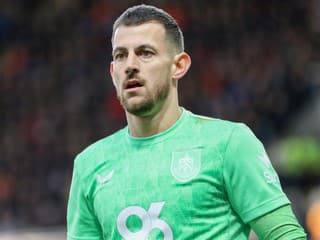 Dúbravka nedovolil nikomu skórovať, Arsenal aj Liverpool sa doma poriadne natrápili