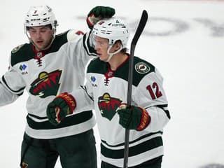 Minnesota vysoko zvíťazila v úvode play-off: Pensylvánske derby v znamení napínavej bitky