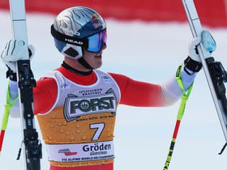 Takmer spadol, ale napokon oslavuje: Poriadne riskantná jazda mu vyniesla triumf vo Val Gardene