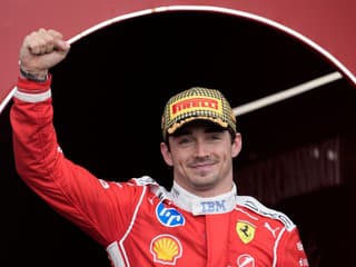 Domáci ani líder Antonelli sa triumfu v Silverstone nedočkali: Veľkú Britániu si podmanil Leclerc