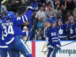 VIDEO Prvý z mnohých: Jednotka draftu zlomila čakanie a zavesila nekompromisný prvý gól v NHL