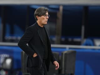 Štyri zápasy, štyri prehry: Reprezentačný kouč čelí masívnemu tlaku, médiá píšu o jeho odchode