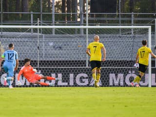 VIDEO Ojedinelý, ale mimoriadne dôležitý: Takáč vo Švédsku podržal Slovan elitným zákrokom