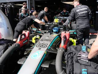 Prvý tréning v Baku poznačili technické problémy: Antonelliho zradil monopost, najrýchlejší Russell