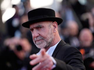 Oslavné chorály, kung-fu kopanec a horúca hlava: Futbalová legenda oslavuje životné jubileum!