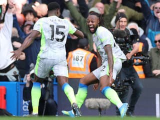 Pozeráš sa, Arsenal? Manchester City sa priblížil k čelu, Guardiola krotí prehnané vášne