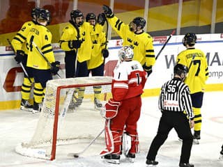 Takto hrá kandidát na medailu: Švédi totálne zahanbili Dánov, debakel v bratislavskej skupine
