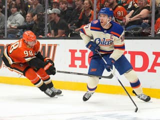 Vlastná liga už v úvode sezóny: McDavid ukazuje všetkým chrbát, Pospíšil patrí k elite NHL