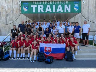 Famózna jazda mladých Sloveniek! Tri zápasy, tri výhry a postup z prvého miesta v skupine
