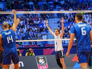 Fíni šokovali majstrov sveta: Taliani vypadli po päťsetovej dráme